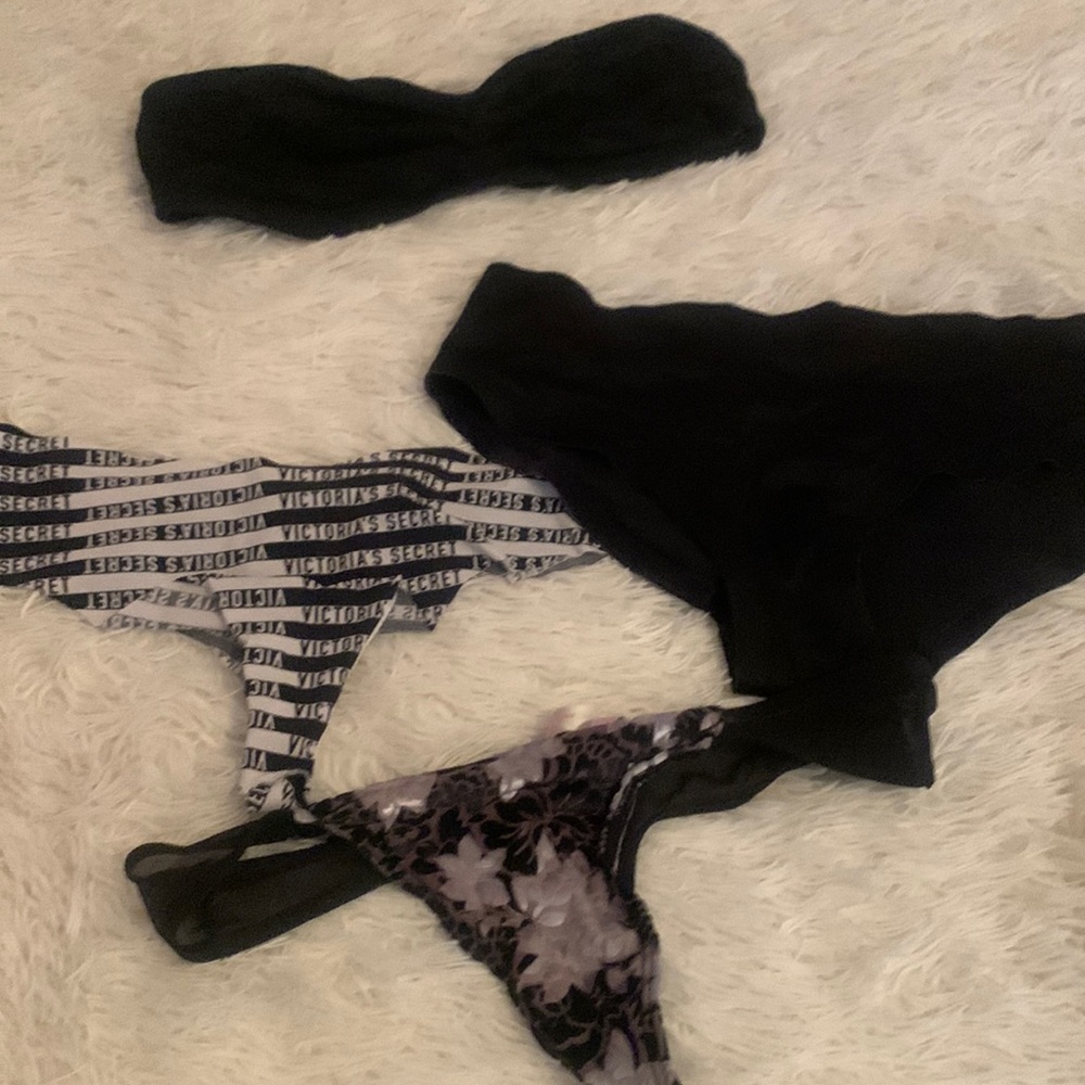 Lot of undergarments, 3 panties (m)and one bra strapless (l)